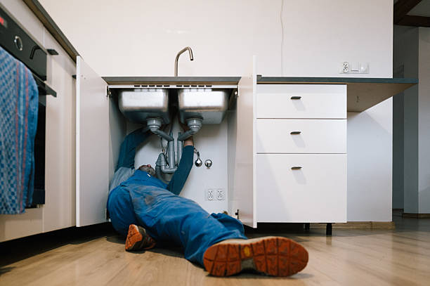 Professional Leak Detection technician working in Western Springs, IL